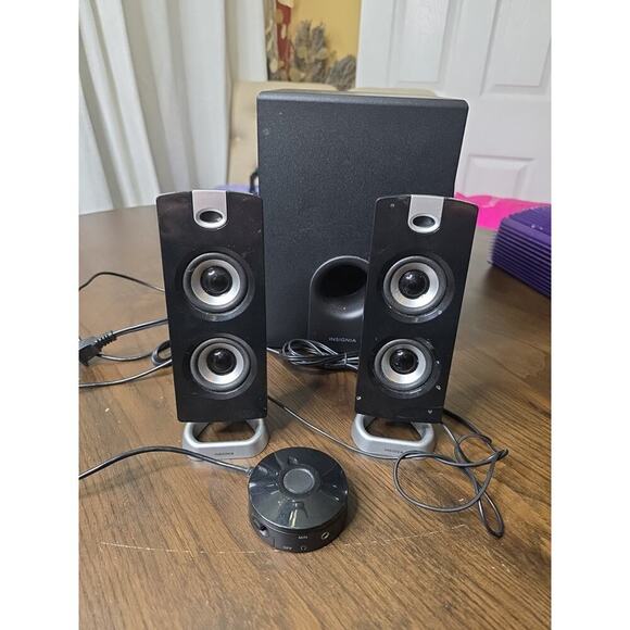 Cyber Acoustics 2.1 Subwoofer Speaker System with 30Watts of Power - Picture 2 of 16